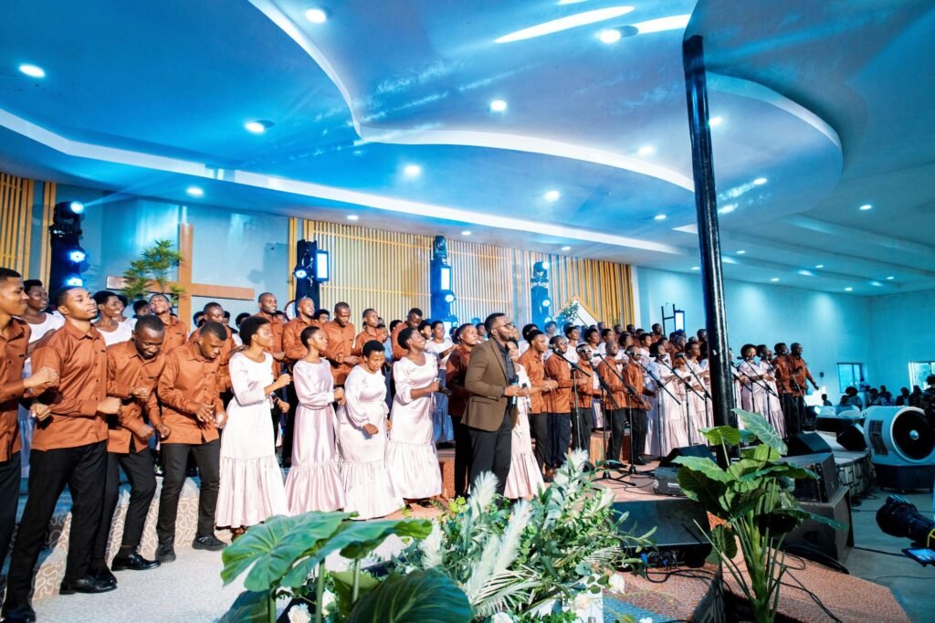 Korali Horebu ya ADEPR Kimihurura yashimangiye Ubuhambare bw’izina rya Yesu -Video Korali Horebu ya ADEPR Kimihurura yashimangiye Ubuhambare bw’izina rya Yesu -Video