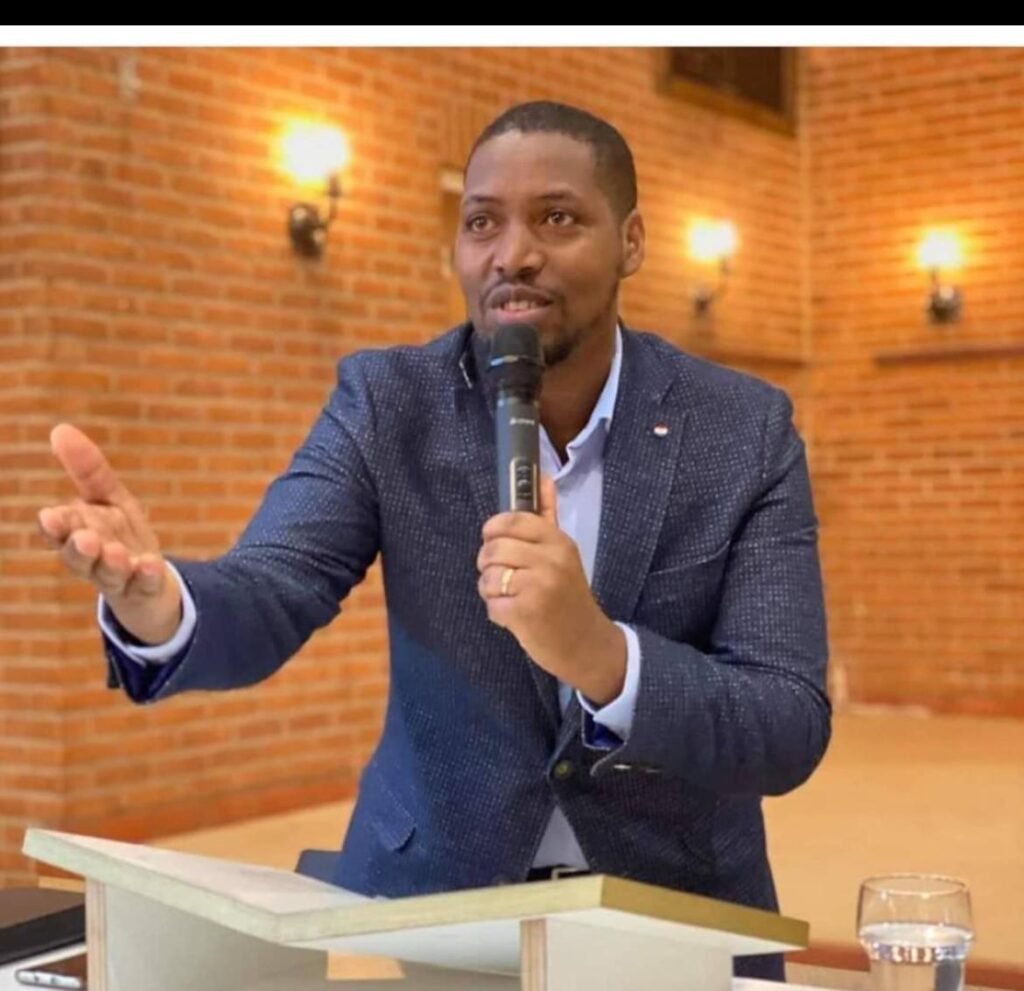 Satani iyo asaba imbabazi yari kubabarirwa ? Kuki yajugunywe mw’isi ? Itangazamakuru rya Gikirisitu ritandukaniye he n’iry’ivugabutumwa ?-Ibisubizo na Pastor Richard Munyamahoro Satani iyo asaba imbabazi yari kubabarirwa ? Kuki yajugunywe mw’isi ? Itangazamakuru rya Gikirisitu ritandukaniye he n’iry’ivugabutumwa ?-Ibisubizo na Pastor Richard Munyamahoro
