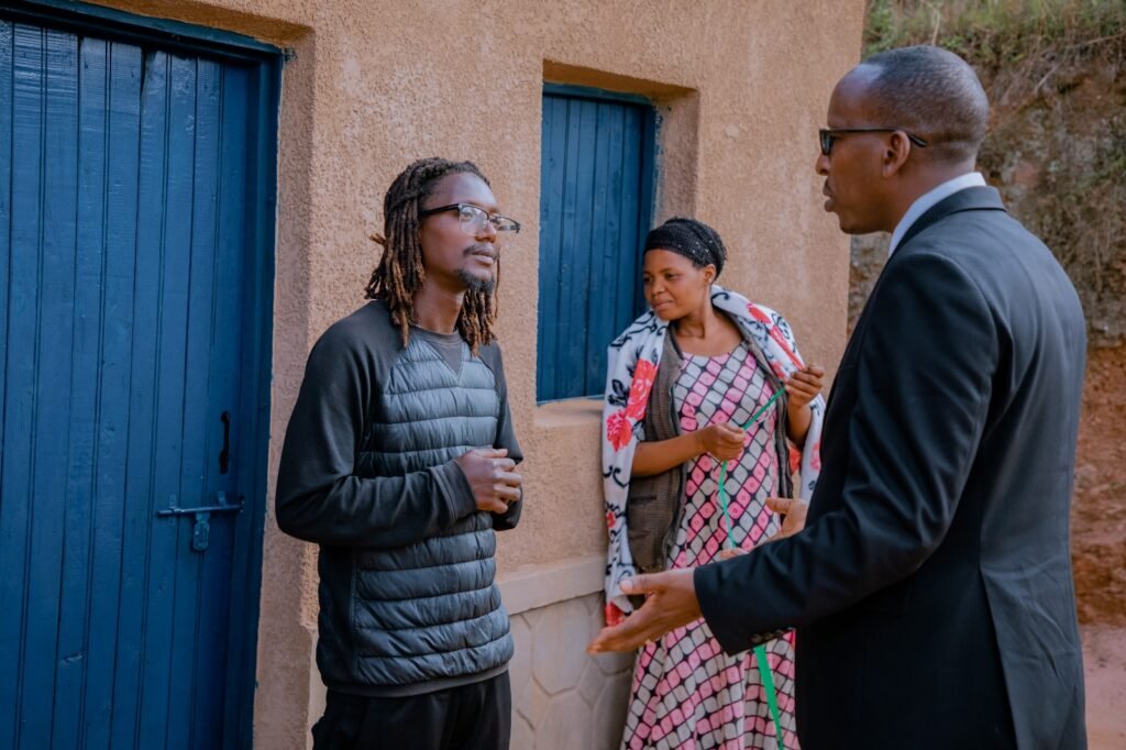 Gicumbi:Imbamutima za Elizabeth wubakiwe inzu n’Umuryango wa Comfort my People International. Gicumbi:Imbamutima za Elizabeth wubakiwe inzu n’Umuryango wa Comfort my People International.