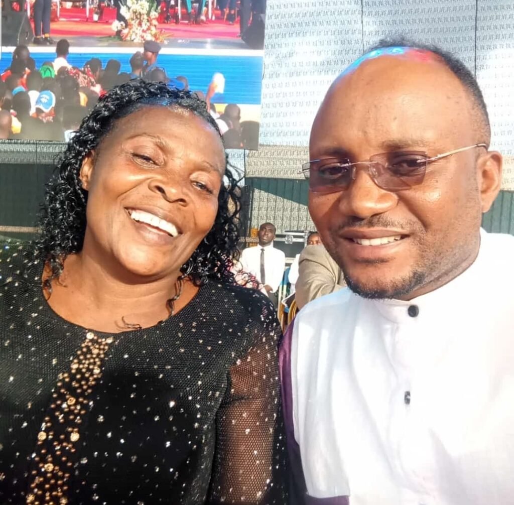 Kabarondo:Abashyitsi baje-Igiterane Theo Bosebabireba na Rose Muhando bazahuriramo cyahujwe na Rwanda shima Imana Kabarondo:Abashyitsi baje-Igiterane Theo Bosebabireba na Rose Muhando bazahuriramo cyahujwe na Rwanda shima Imana