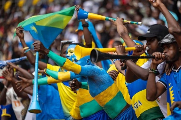 Abafana b’Amavubi bari guhigisha uruhindu Pasiteri wahanuye ko amavubi azajya mu gikombe cy’isi cya 2026 Abafana b’Amavubi bari guhigisha uruhindu Pasiteri wahanuye ko amavubi azajya mu gikombe cy’isi cya 2026