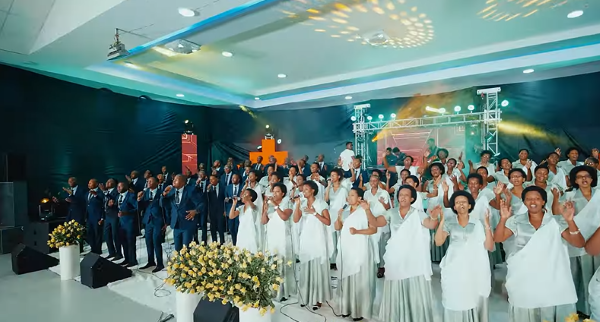 Abaragwa Choir bakoze mu nganzo bibutsa abantu kudakerensa amahirwe y’agakiza kabonerwa muri Kirisitu Yesu-Video Abaragwa Choir bakoze mu nganzo bibutsa abantu kudakerensa amahirwe y’agakiza kabonerwa muri Kirisitu Yesu-Video