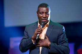 kuzababere ukwezi k’umuyoboro w’ubu Mana: Apostle Dr.Paul Gitwaza yasabiye abantu umugisha mu kwezi gushya binjiyemo kuzababere ukwezi k’umuyoboro w’ubu Mana: Apostle Dr.Paul Gitwaza yasabiye abantu umugisha mu kwezi gushya binjiyemo