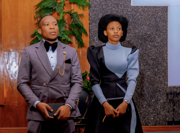 Umuhanzikazi Divine Muntu uri kwitwara neza muruhando rwa Gospel yatangaje italiki y’ubukwe bwe Umuhanzikazi Divine Muntu uri kwitwara neza muruhando rwa Gospel yatangaje italiki y’ubukwe bwe