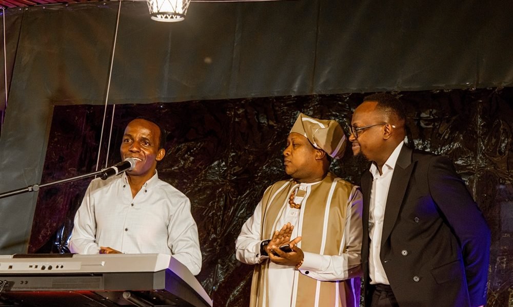 alex_dusabe_yashimiye_clement_ishimwe_na_muyoboke_alex_ku_ruhare_bagira_mu_gufasha_abahanzi-4dc51