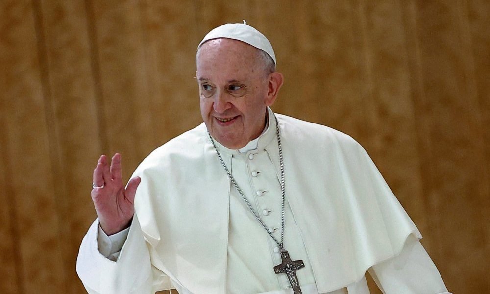 papa_francis_arasezererwa_mu_bitaro_kuri_iki_cyumweru_nyuma_y_ukwezi_kurenga_arwaye-8c9fb